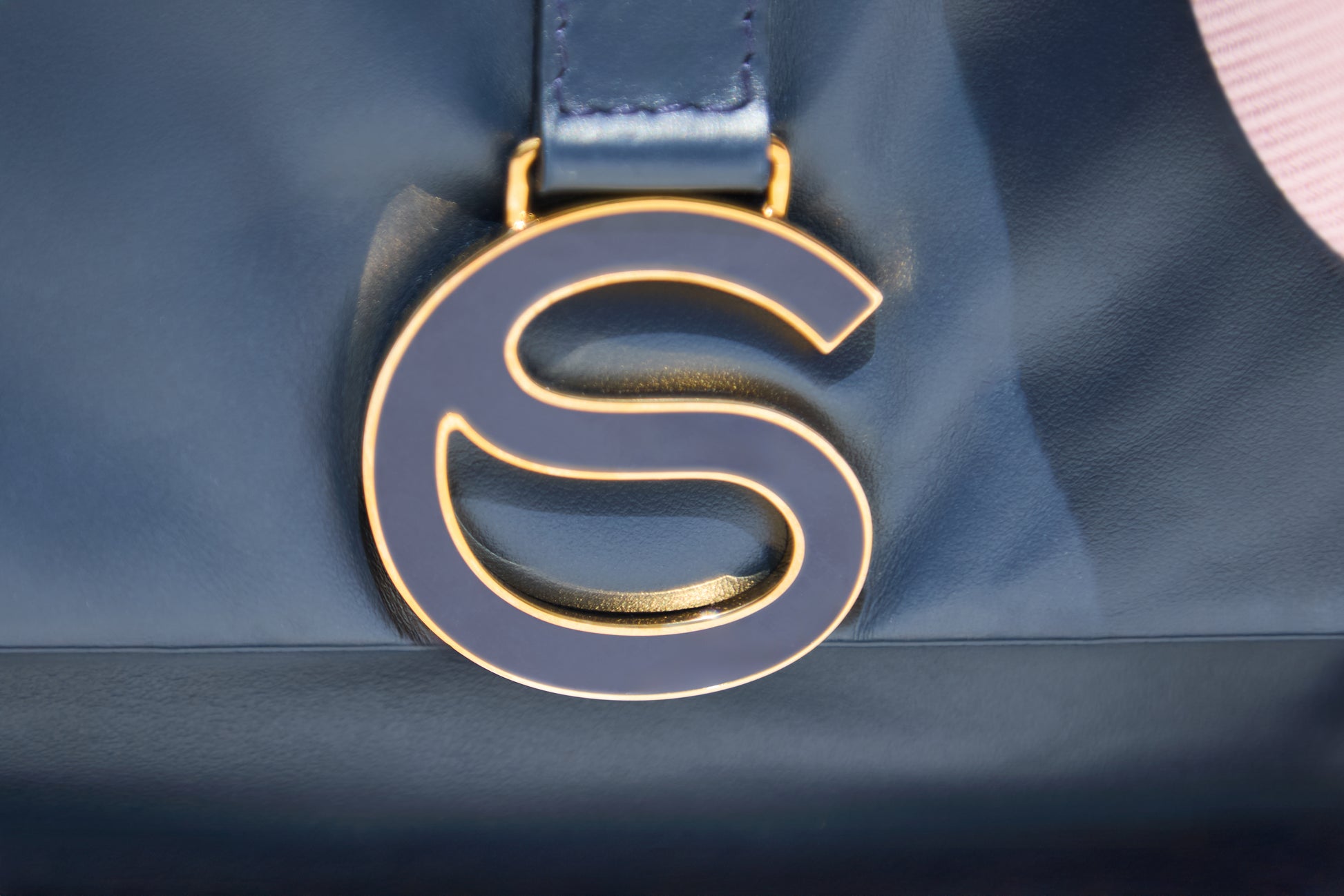 Luxury Italian leather convertible handbag The Mai bag handcrafted in Italy by Chau Sáenz. 