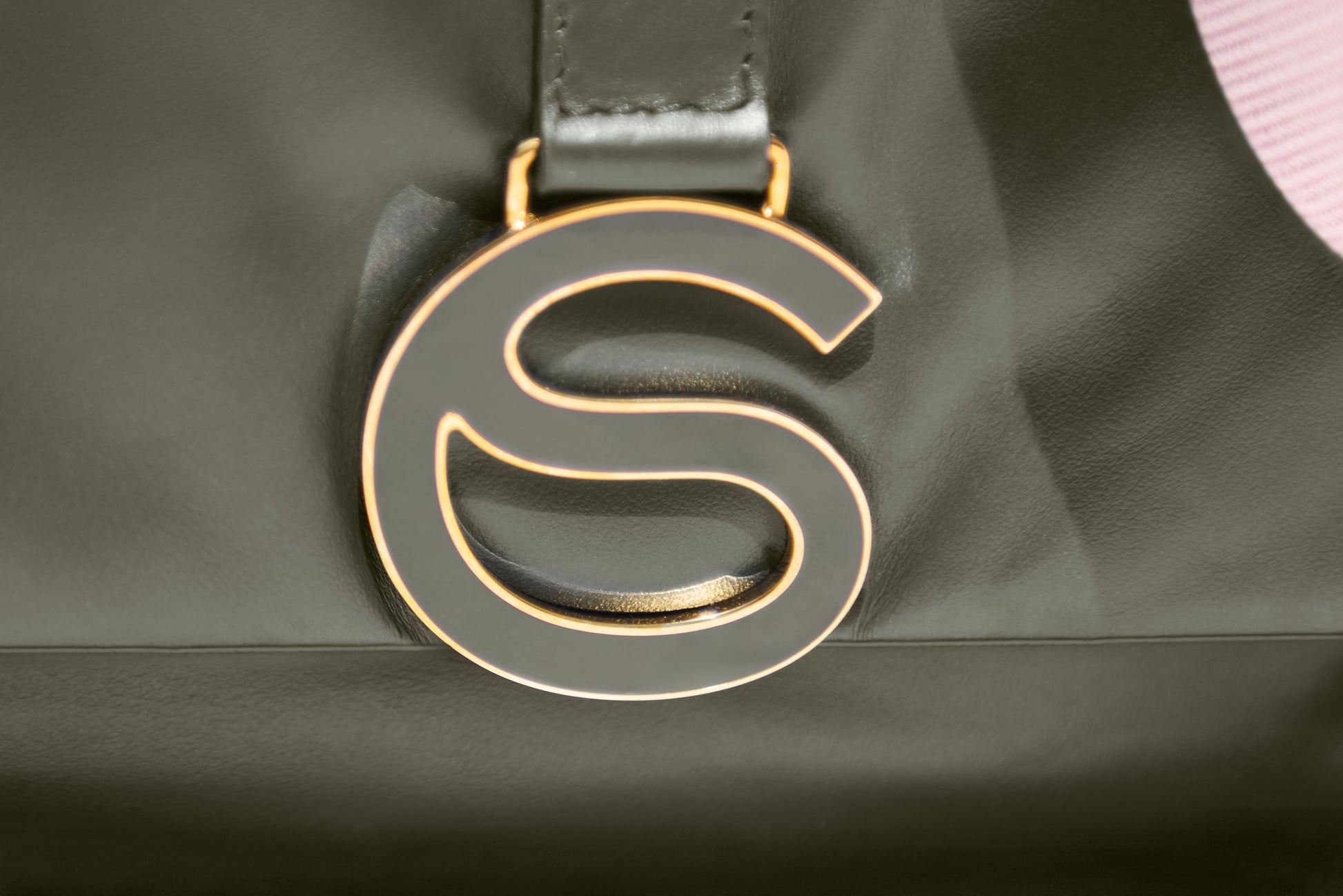 Luxury Italian leather convertible handbag The Mai bag handcrafted in Italy by Chau Sáenz. 