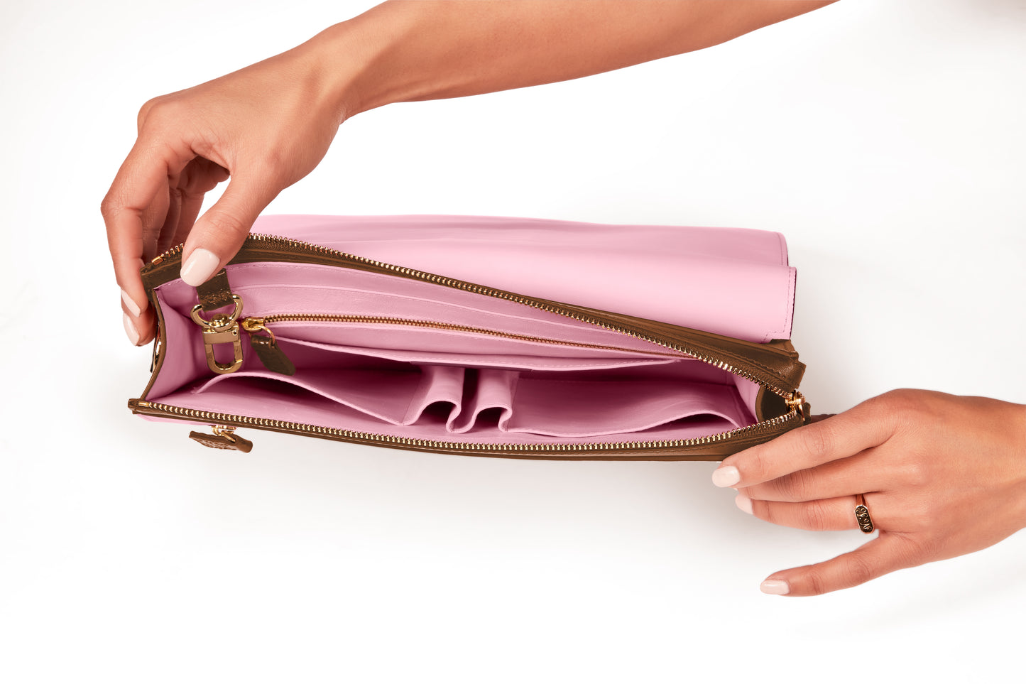 Luxury Italian leather convertible handbag The Rose Bag handcrafted in Italy by Chau Sáenz.